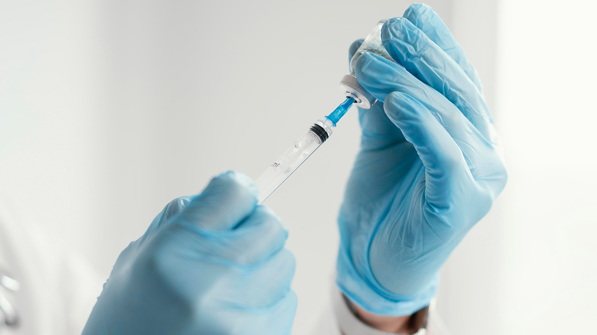  Alasan Pemerintah Belum Cabut PPKM: Vaksinasi Booster Rendah