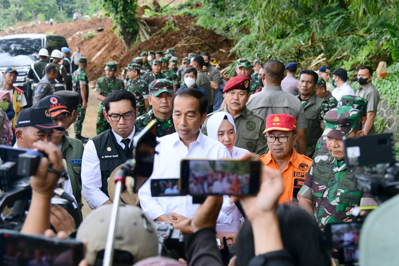  Presiden Instruksikan Buka Dahulu Akses Daerah Terisolasi Akibat Gempa Cianjur