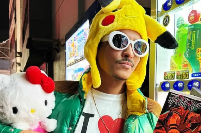  Bruno Mars Mendadak Menjadi Wota Ketika Nyanyikan Heavy Rotation di Jepang